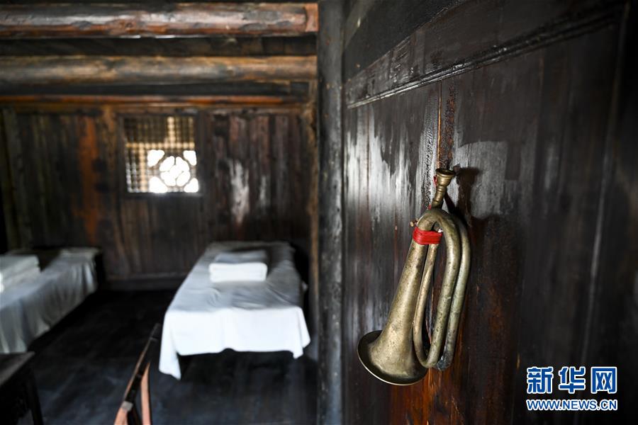 （壯麗70年&middot;奮斗新時(shí)代&mdash;&mdash;記者再走長(zhǎng)征路&middot;圖文互動(dòng)）（4）手捧棉被憶紅軍：走了那么多年，我們都念他們的好