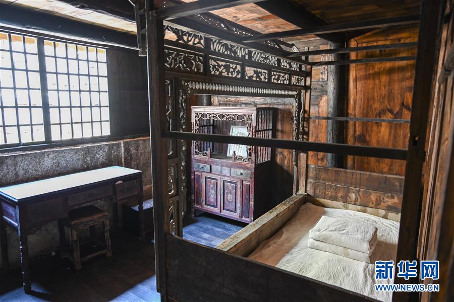 （壯麗70年&middot;奮斗新時(shí)代&mdash;&mdash;記者再走長(zhǎng)征路&middot;圖文互動(dòng)）（5）手捧棉被憶紅軍：走了那么多年，我們都念他們的好