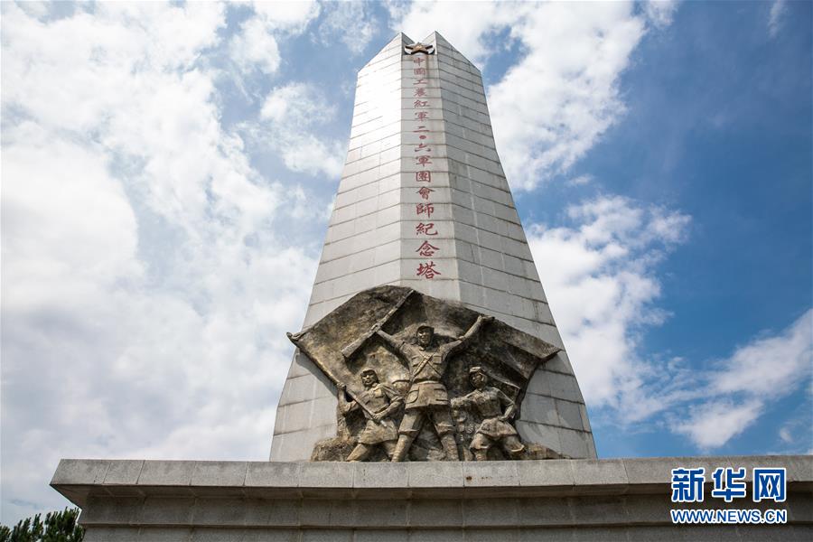 （壯麗70年&middot;奮斗新時(shí)代&mdash;&mdash;記者再走長(zhǎng)征路&middot;圖文互動(dòng)）（6）手捧棉被憶紅軍：走了那么多年，我們都念他們的好