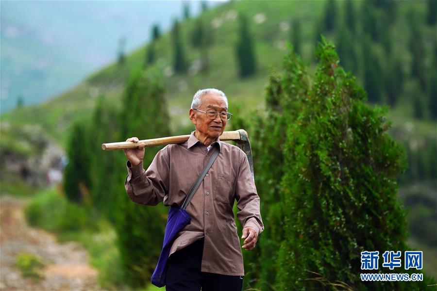 （在習(xí)近平新時(shí)代中國(guó)特色社會(huì)主義思想指引下&mdash;&mdash;新時(shí)代新作為新篇章&middot;圖文互動(dòng)）（8）中條山下綠意濃&mdash;&mdash;一個(gè)&ldquo;資源窮縣&rdquo;的生態(tài)發(fā)展之路