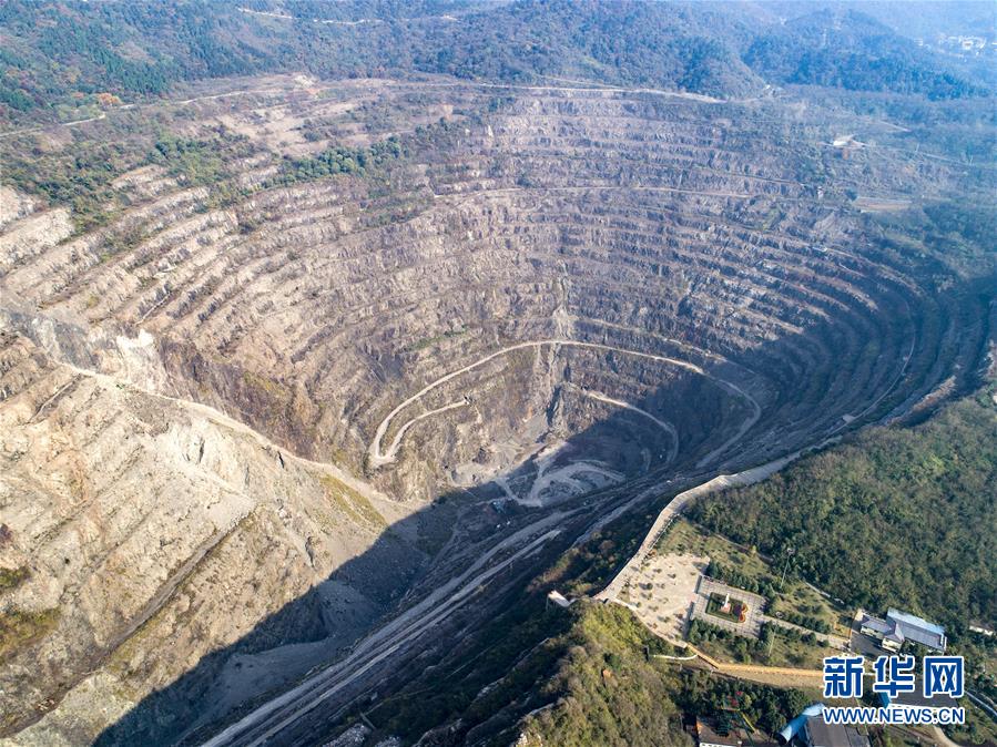 (壯麗70年·奮斗新時代——共和國發(fā)展成就巡禮·圖文互動)(2)潮涌楚天闊——湖北砥礪奮進70年譜寫高質量發(fā)展華章