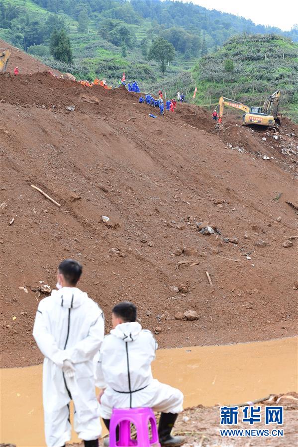 （新華全媒頭條&middot;圖文互動(dòng)）（9）有一絲希望，就盡百倍努力&mdash;&mdash;貴州水城&ldquo;7&middot;23&rdquo;特大山體滑坡72小時(shí)救援紀(jì)實(shí)