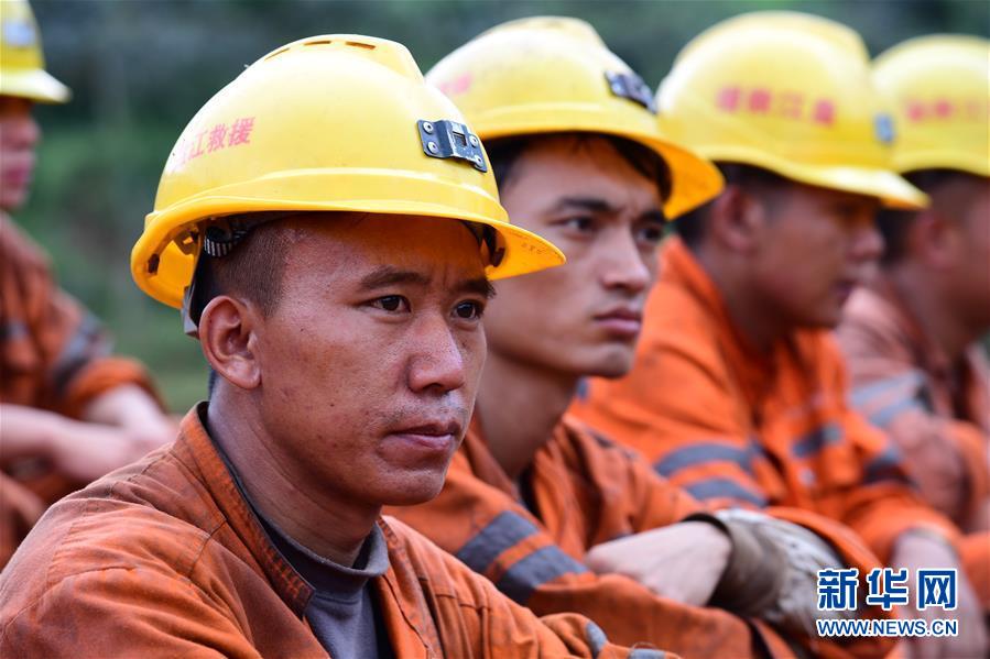 （新華全媒頭條&middot;圖文互動(dòng)）（8）有一絲希望，就盡百倍努力&mdash;&mdash;貴州水城&ldquo;7&middot;23&rdquo;特大山體滑坡72小時(shí)救援紀(jì)實(shí)