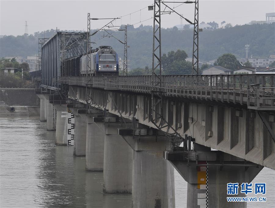 (壯麗70年·奮斗新時(shí)代——共和國(guó)發(fā)展成就巡禮·圖文互動(dòng))(4)治蜀往事激越 興川今朝豪邁——新中國(guó)成立70年四川發(fā)展巡禮