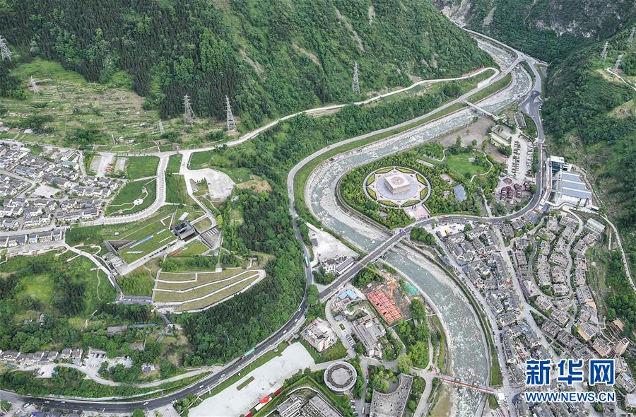 (壯麗70年·奮斗新時(shí)代——共和國(guó)發(fā)展成就巡禮·圖文互動(dòng))(11)治蜀往事激越 興川今朝豪邁——新中國(guó)成立70年四川發(fā)展巡禮