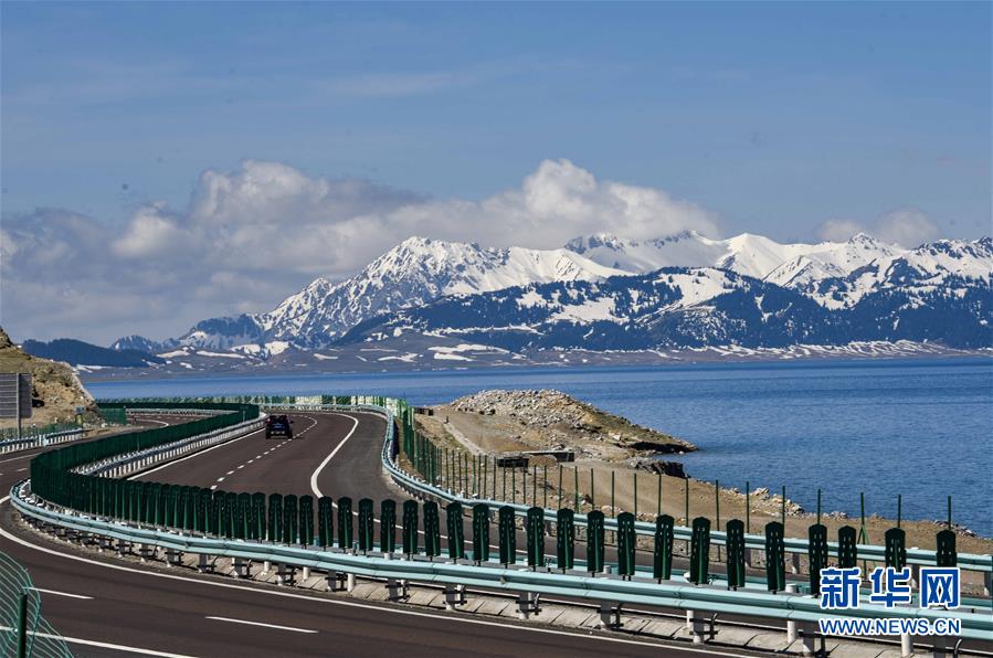 (壯麗70年·奮斗新時(shí)代——共和國(guó)發(fā)展成就巡禮·圖文互動(dòng))(3)旭日映天山 邊疆展新顏——新中國(guó)成立70年新疆改革發(fā)展巡禮