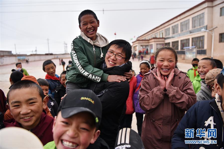 （不忘初心、牢記使命&middot;圖文互動(dòng)）（1）青春之花綻放五千米云端&mdash;&mdash;記扎根海拔最高縣小學(xué)教師夫妻杜安東、曹曉花