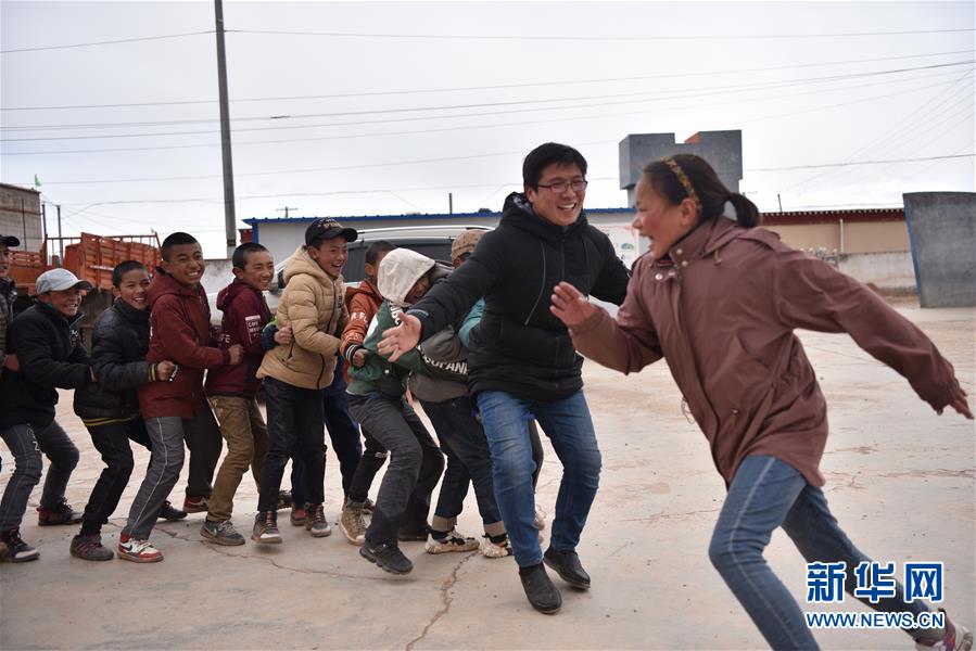 （不忘初心、牢記使命&middot;圖文互動）（7）青春之花綻放五千米云端&mdash;&mdash;記扎根海拔最高縣小學教師夫妻杜安東、曹曉花