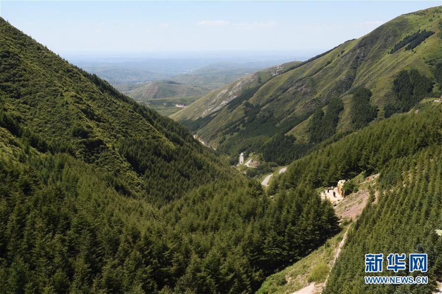 (壯麗70年·奮斗新時(shí)代——記者再走長(zhǎng)征路·圖文互動(dòng))(3)追憶紅色經(jīng)典——《清平樂(lè)·六盤(pán)山》的誕生