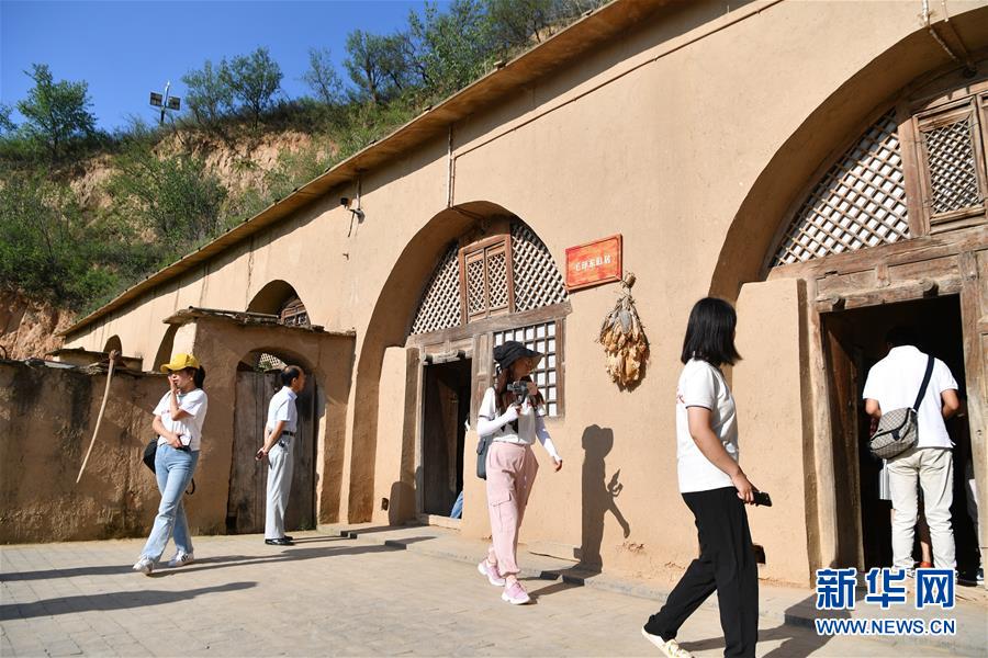 （新華全媒頭條&middot;壯麗70年&middot;奮斗新時(shí)代&mdash;&mdash;記者再走長(zhǎng)征路&middot;圖文互動(dòng)）（9）紅星，從這里照耀中國(guó)&mdash;&mdash;陜北見證中國(guó)革命的歷史轉(zhuǎn)折