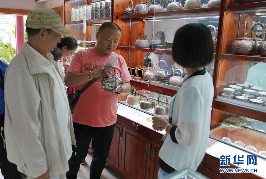 （在習近平新時代中國特色社會主義思想指引下&mdash;&mdash;新時代新作為新篇章&middot;總書記關(guān)心的百姓身邊事&middot;圖文互動）（3）留住鄉(xiāng)愁 綻放新顏&mdash;&mdash;傳統(tǒng)村落保護激發(fā)鄉(xiāng)村活力