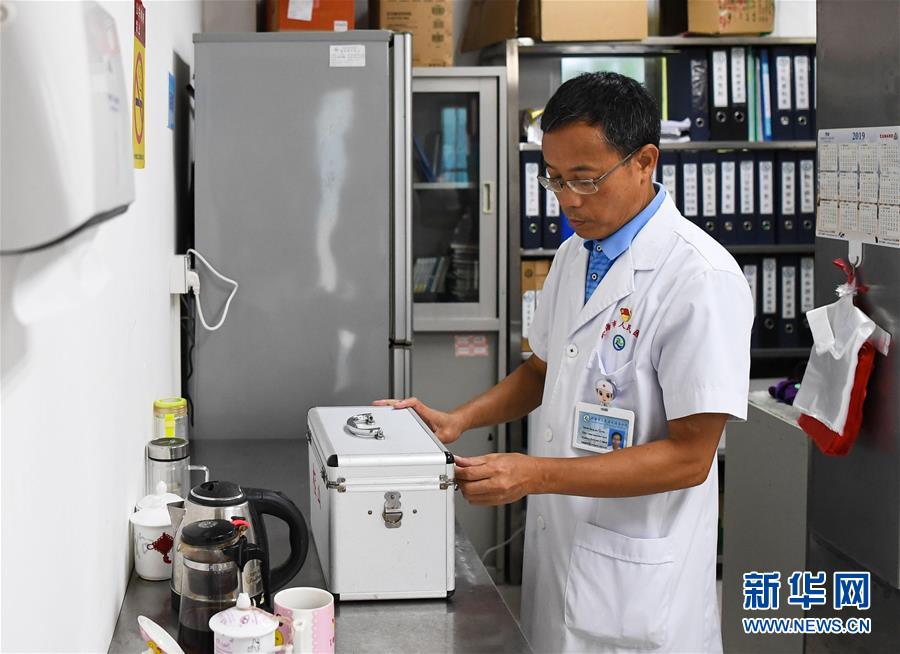 (新華全媒頭條·圖文互動)(1)伶仃洋邊“守門”人——記堅(jiān)守海島32年的黨員醫(yī)生王桂湘