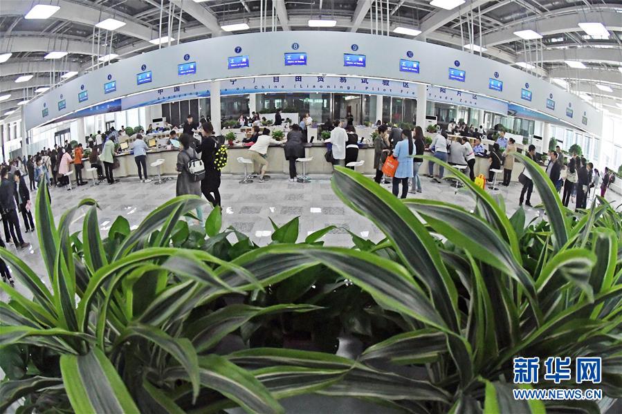 (新華全媒頭條·壯麗70年 奮斗新時代——推動高質(zhì)量發(fā)展調(diào)研行·圖文互動)(1)潮平兩岸闊 奮楫正當(dāng)時——來自遼寧的高質(zhì)量發(fā)展實踐