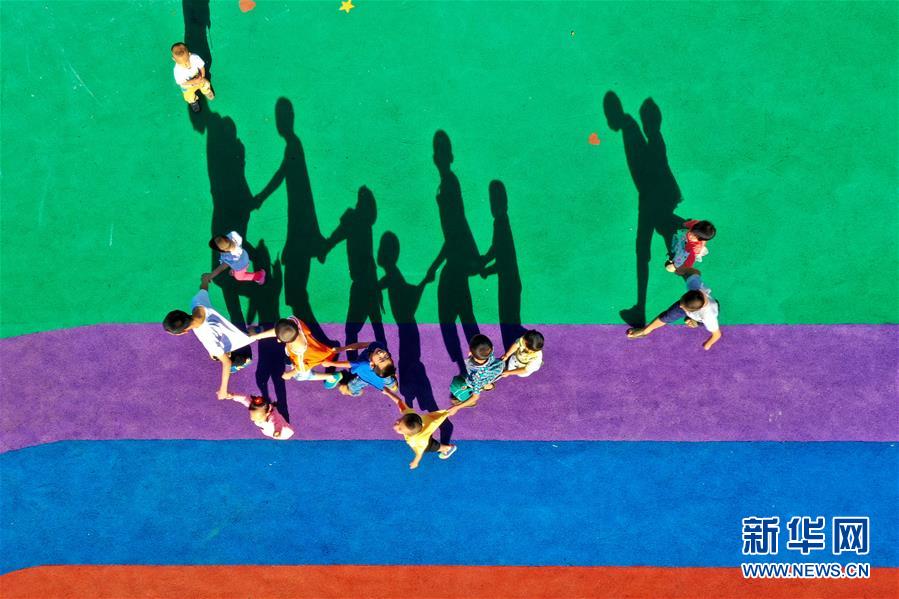 （在習(xí)近平新時(shí)代中國特色社會(huì)主義思想指引下&mdash;&mdash;新時(shí)代新作為新篇章&middot;總書記關(guān)心的百姓身邊事&middot;圖文互動(dòng)）（3）特別的愛，給特別的你&mdash;&mdash;特殊教育的別樣風(fēng)景