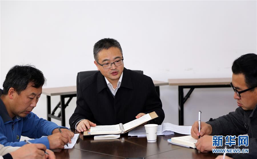 (新華全媒頭條·圖文互動)(6)凝聚民族復(fù)興的精神偉力——以習(xí)近平同志為核心的黨中央重視思想道德建設(shè)關(guān)心關(guān)愛道德模范紀實