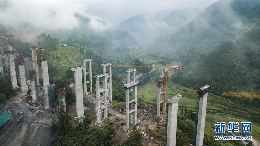 （壯麗70年&middot;奮斗新時(shí)代&mdash;&mdash;共和國(guó)發(fā)展成就巡禮）（8）人暢其行、貨暢其流&mdash;&mdash;共和國(guó)交通運(yùn)輸業(yè)發(fā)展成就巡禮