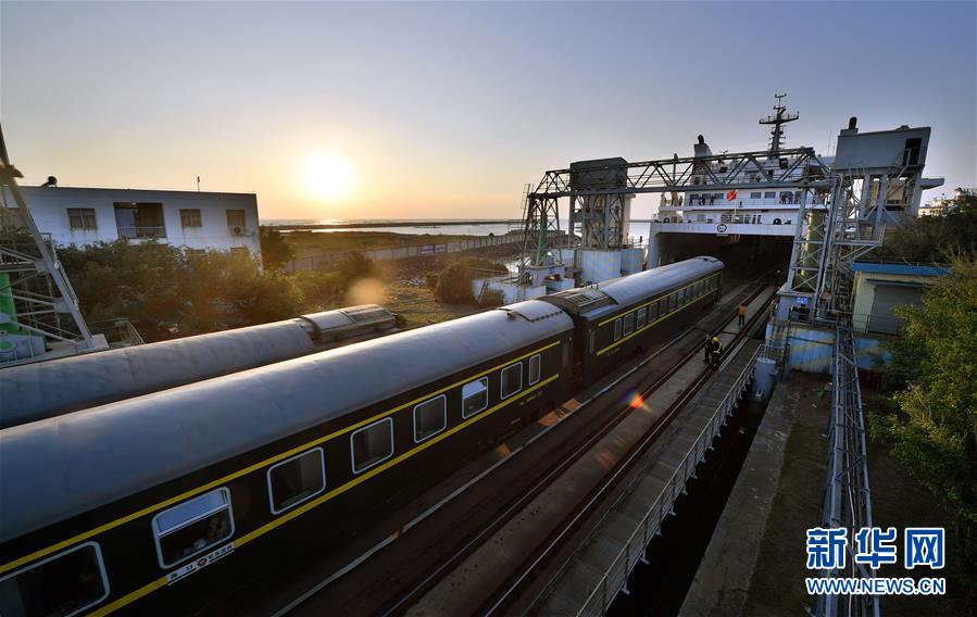 （壯麗70年&middot;奮斗新時(shí)代&mdash;&mdash;共和國(guó)發(fā)展成就巡禮）（11）人暢其行、貨暢其流&mdash;&mdash;共和國(guó)交通運(yùn)輸業(yè)發(fā)展成就巡禮