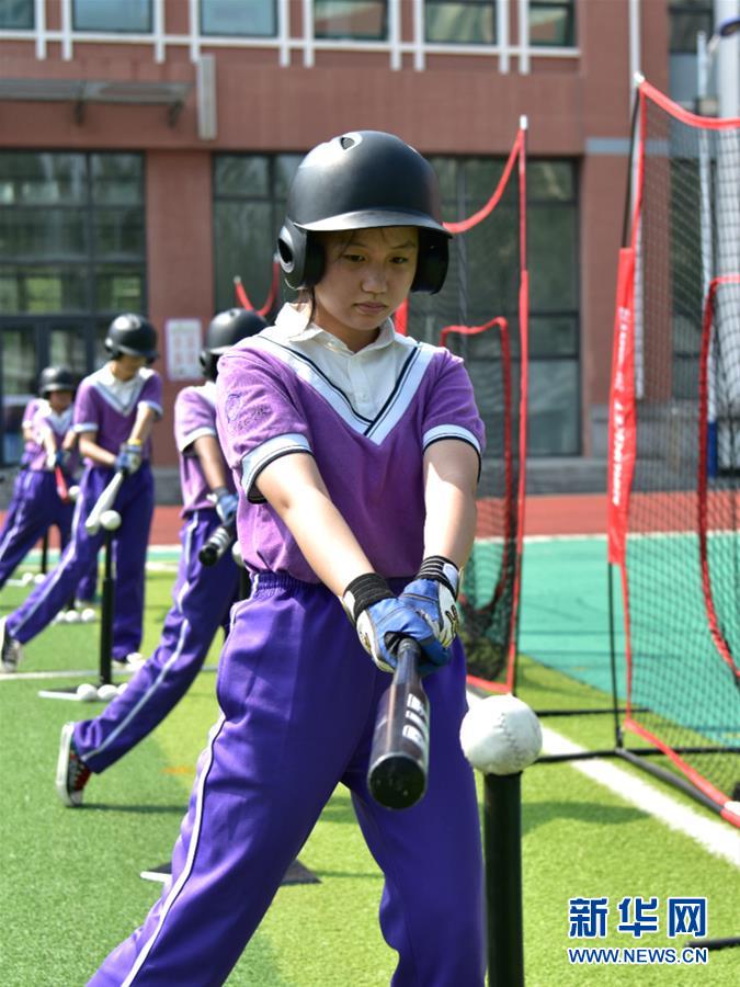 （體育&middot;圖文互動(dòng)）（3）（在習(xí)近平新時(shí)代中國特色社會(huì)主義思想指引下&mdash;&mdash;新時(shí)代新作為新篇章&middot;總書記關(guān)心的百姓身邊事）奔跑吧，少年！&mdash;&mdash;體育讓孩子們插上強(qiáng)壯的翅膀（配本社同題文字稿）