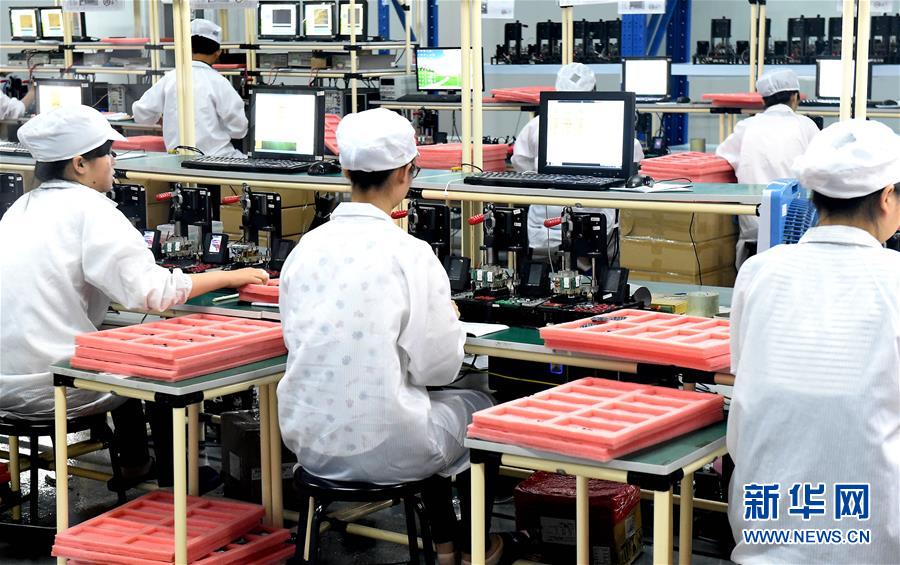 （新華全媒頭條&middot;自信中國(guó)&middot;70年啟示錄&middot;圖文互動(dòng)）（2）初心不改為人民&mdash;&mdash;從壯闊70年看中國(guó)情懷