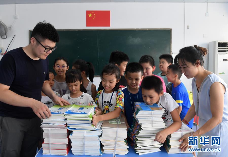 （新華全媒頭條&middot;自信中國(guó)&middot;70年啟示錄&middot;圖文互動(dòng)）（4）初心不改為人民&mdash;&mdash;從壯闊70年看中國(guó)情懷