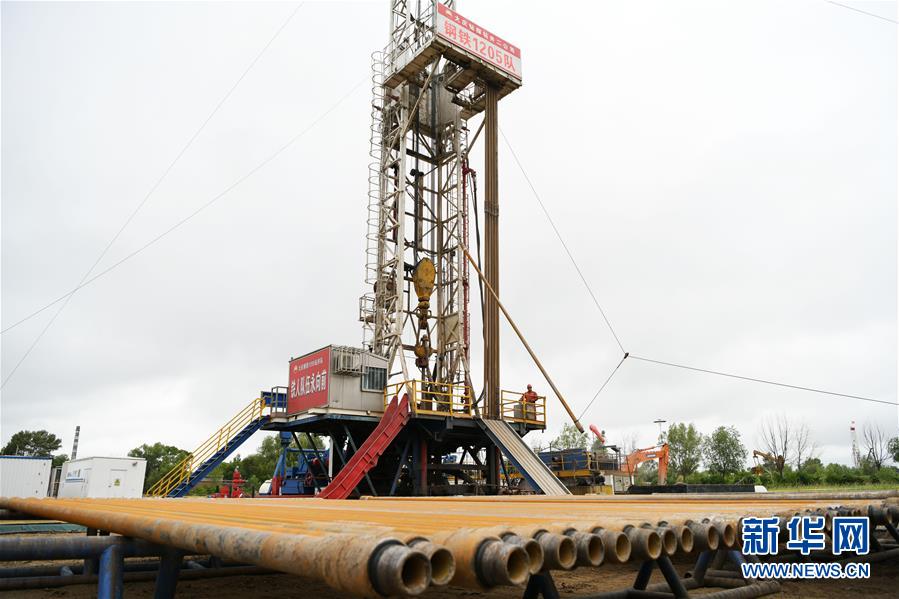 （圖文互動(dòng)）（9）當(dāng)好標(biāo)桿旗幟 建設(shè)百年油田&mdash;&mdash;寫(xiě)在大慶油田發(fā)現(xiàn)60周年之際