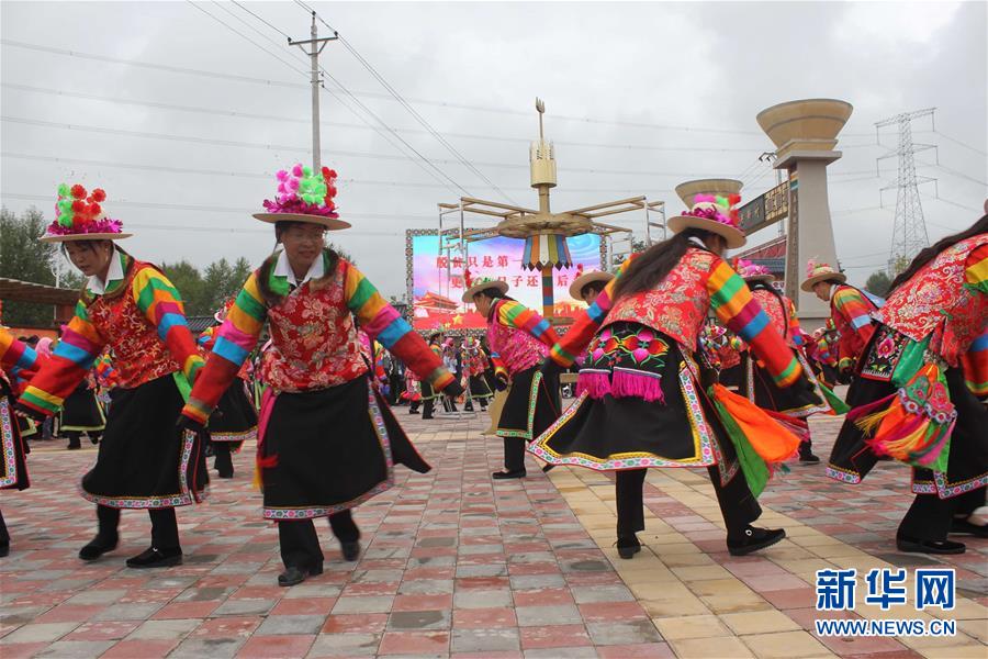 （集中連片特困地區(qū)貧困村調(diào)研行&middot;圖文互動）（2）搬下山天地寬　真脫貧笑開顏&mdash;&mdash;青?；ブ磷遄灾慰h班彥村脫貧調(diào)查 