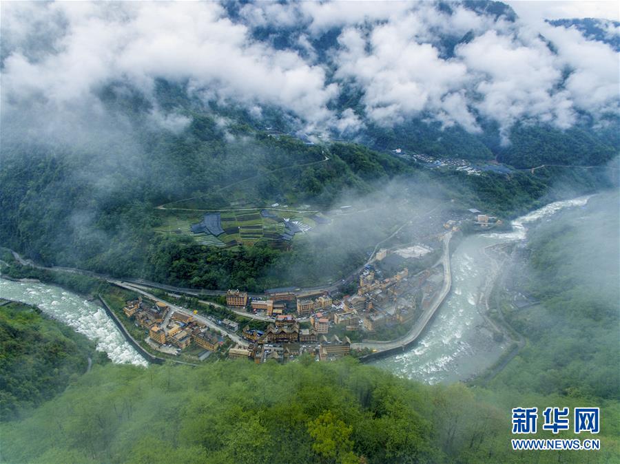 (新華全媒頭條·圖文互動)(10)讓各民族手足相親守望相助——以習近平同志為核心的黨中央關心少數(shù)民族和民族工作紀實