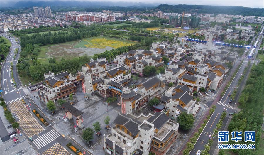 (新華全媒頭條·圖文互動)(12)讓各民族手足相親守望相助——以習近平同志為核心的黨中央關心少數(shù)民族和民族工作紀實