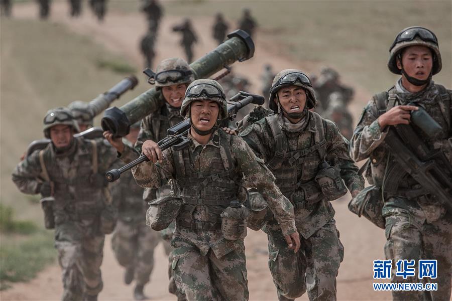 （新華全媒頭條&middot;圖文互動(dòng)）（13）沿著中國特色強(qiáng)軍之路闊步前進(jìn)&mdash;&mdash;黨中央、中央軍委領(lǐng)導(dǎo)推進(jìn)國防和軍隊(duì)建設(shè)70年紀(jì)實(shí)