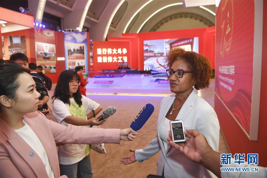 （圖文互動）（5）讓友誼輝映未來&mdash;&mdash;記&ldquo;友誼勛章&rdquo;獲得者及代表參觀慶祝中華人民共和國成立70周年大型成就展