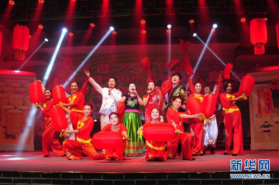 (在習(xí)近平新時(shí)代中國(guó)特色社會(huì)主義思想指引下——新時(shí)代新作為新篇章·總書記關(guān)心的百姓身邊事·圖文互動(dòng))(1)讓鄉(xiāng)村社會(huì)既充滿活力又和諧有序——中國(guó)鄉(xiāng)村治理呈現(xiàn)新局面