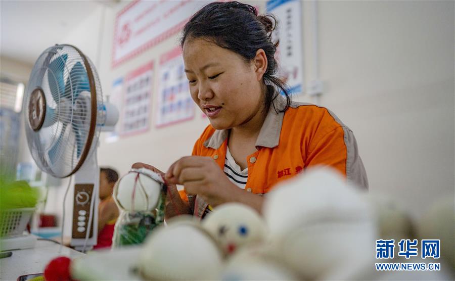 (新華全媒頭條·決戰(zhàn)決勝脫貧攻堅(jiān)·圖文互動(dòng))(8)為了人與自然和諧共生——云南“三江并流”地區(qū)決戰(zhàn)精準(zhǔn)脫貧的“生態(tài)畫(huà)卷”