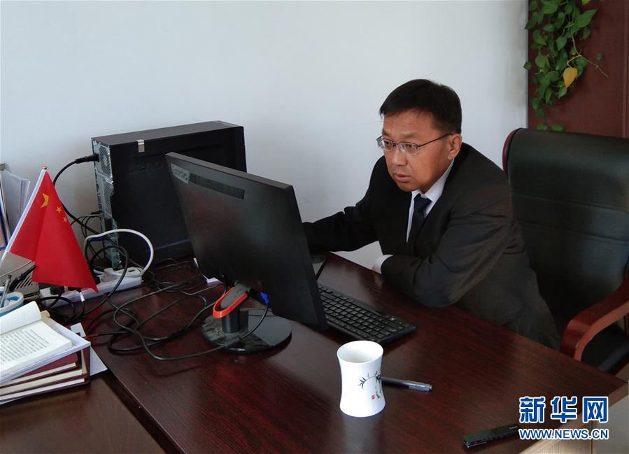 (愛國情 奮斗者·圖文互動)(1)“我對工作有一種情結(jié)”——記25年堅守一線的鶴崗基層法官孫波