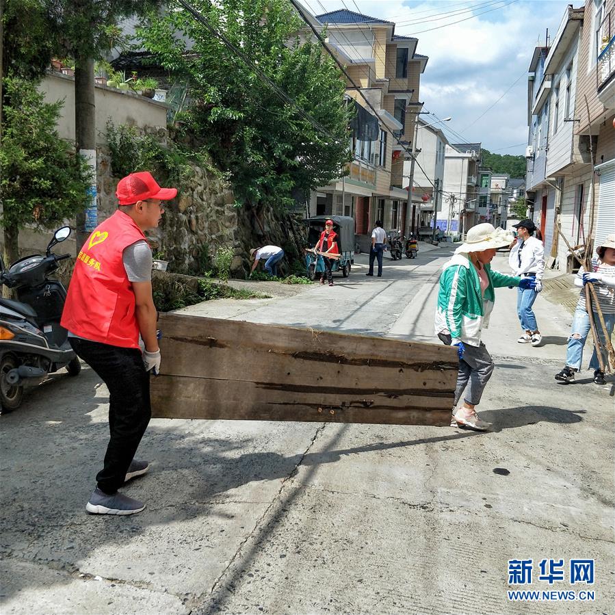 （新華全媒頭條&middot;時代先鋒&middot;圖文互動）（4）換得秋實一夏花&mdash;&mdash;追記基層青年紀(jì)檢監(jiān)察干部李夏