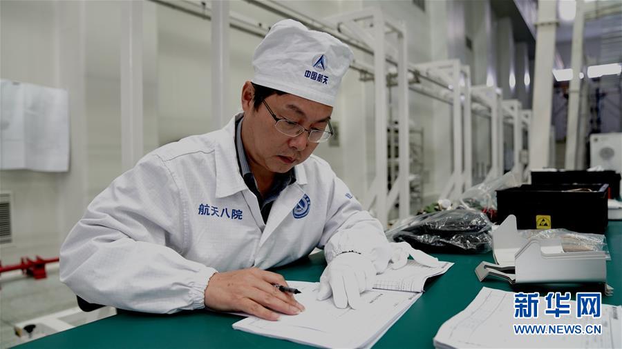 （德耀中華&middot;圖文互動(dòng)）（2）王曙群：&ldquo;腳踏實(shí)地、仰望星空&rdquo;的大國工匠