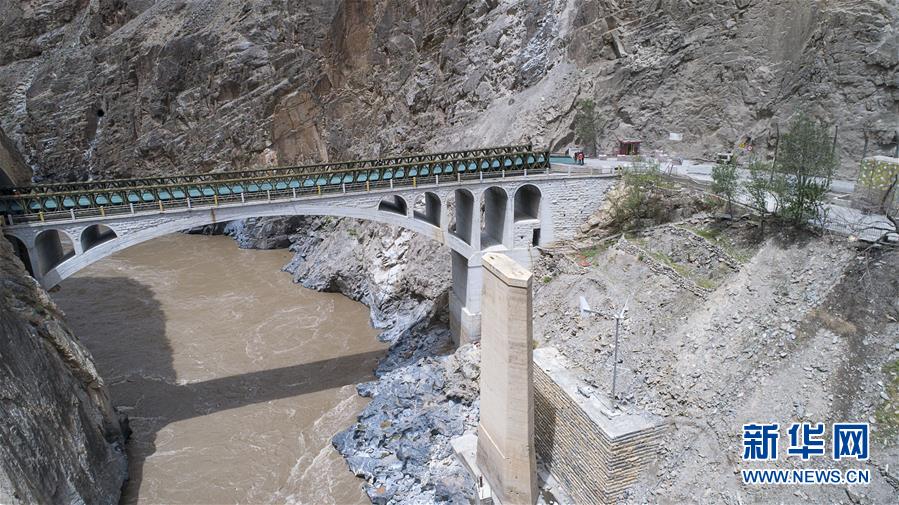 (新華全媒頭條·圖文互動(dòng))(1)沒有終結(jié)的尋找——追尋川藏公路上的一位無(wú)名烈士