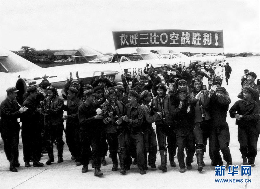 （新華全媒頭條&middot;人民空軍70年&middot;圖文互動）（4）陽光照耀奮飛的航程&mdash;&mdash;黨中央、中央軍委和習主席關心人民空軍建設發(fā)展紀實