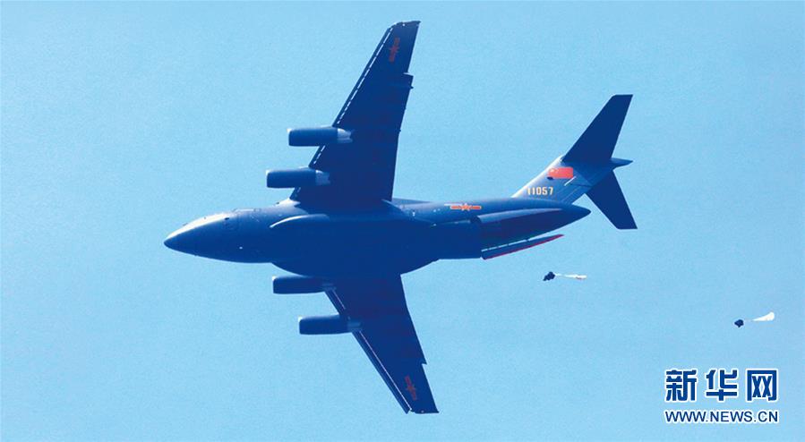 （新華全媒頭條&middot;人民空軍70年&middot;圖文互動）（10）陽光照耀奮飛的航程&mdash;&mdash;黨中央、中央軍委和習主席關心人民空軍建設發(fā)展紀實