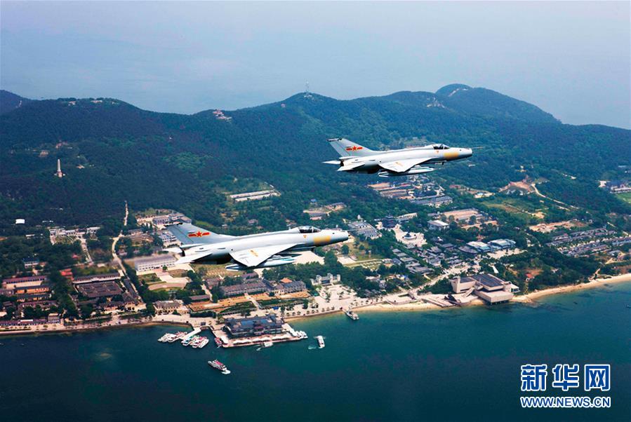 （新華全媒頭條&middot;人民空軍70年&middot;圖文互動）（11）陽光照耀奮飛的航程&mdash;&mdash;黨中央、中央軍委和習主席關心人民空軍建設發(fā)展紀實