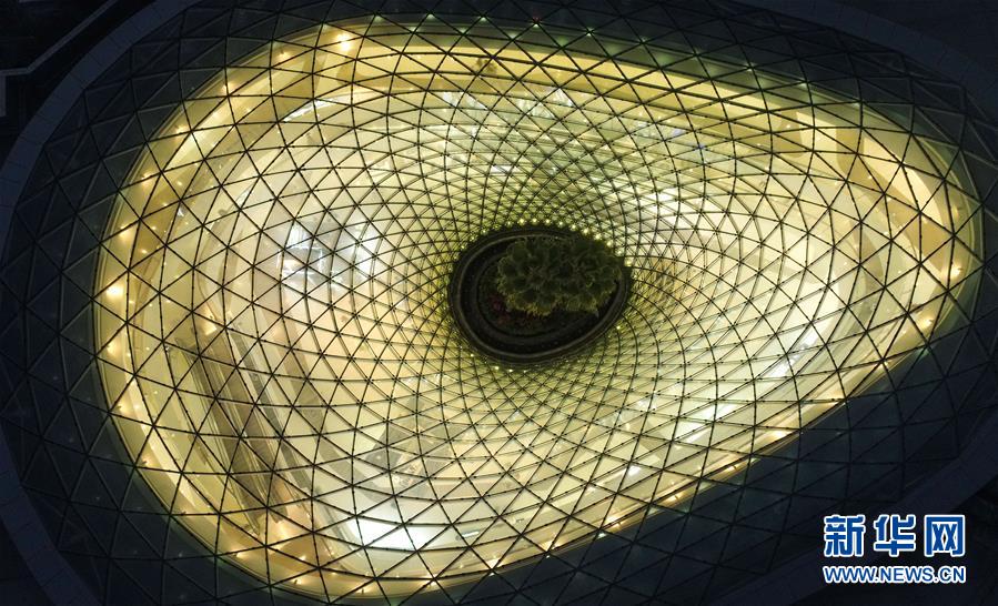 (在習(xí)近平新時(shí)代中國特色社會(huì)主義思想指引下——新時(shí)代新作為新篇章·總書記關(guān)切開放事·圖文互動(dòng))(5)開放的故事講不完——海南開放再“提速”