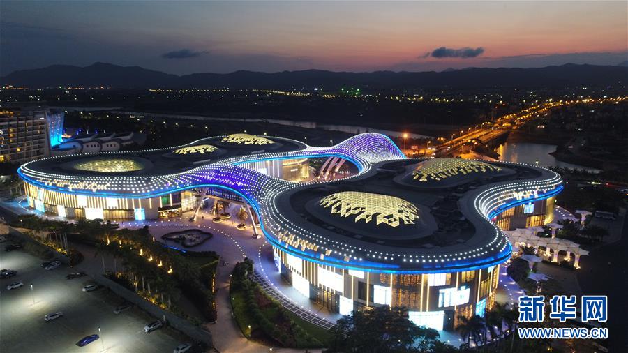 (在習(xí)近平新時(shí)代中國特色社會(huì)主義思想指引下——新時(shí)代新作為新篇章·總書記關(guān)切開放事·圖文互動(dòng))(6)開放的故事講不完——海南開放再“提速”