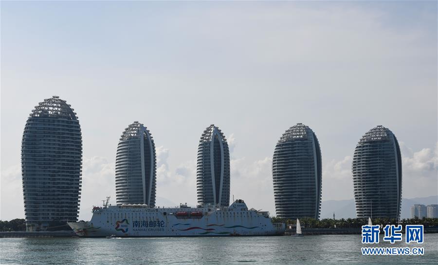 (在習(xí)近平新時(shí)代中國特色社會(huì)主義思想指引下——新時(shí)代新作為新篇章·總書記關(guān)切開放事·圖文互動(dòng))(9)開放的故事講不完——海南開放再“提速”