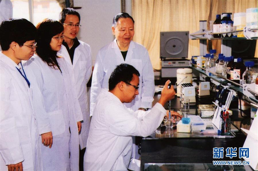 (新華全媒頭條·時(shí)代先鋒·圖文互動)(5)盧永根院士:赤誠抒寫“我和我的祖國”