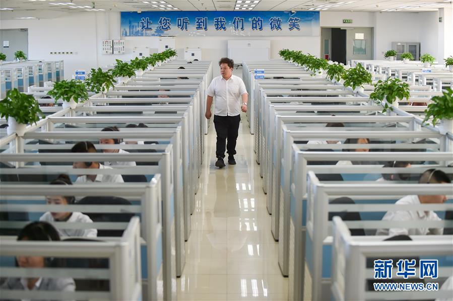 （新華全媒頭條&middot;四中全會(huì)精神在基層&middot;圖文互動(dòng)）（1）一根小熱線撬動(dòng)城市基層治理大變革&mdash;&mdash;北京&ldquo;接訴即辦&rdquo;聽(tīng)民意解民憂調(diào)查