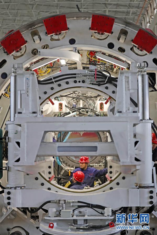 (四中全會(huì)精神在基層·圖文互動(dòng))(5)老工業(yè)城市“明星產(chǎn)品”的昔與今