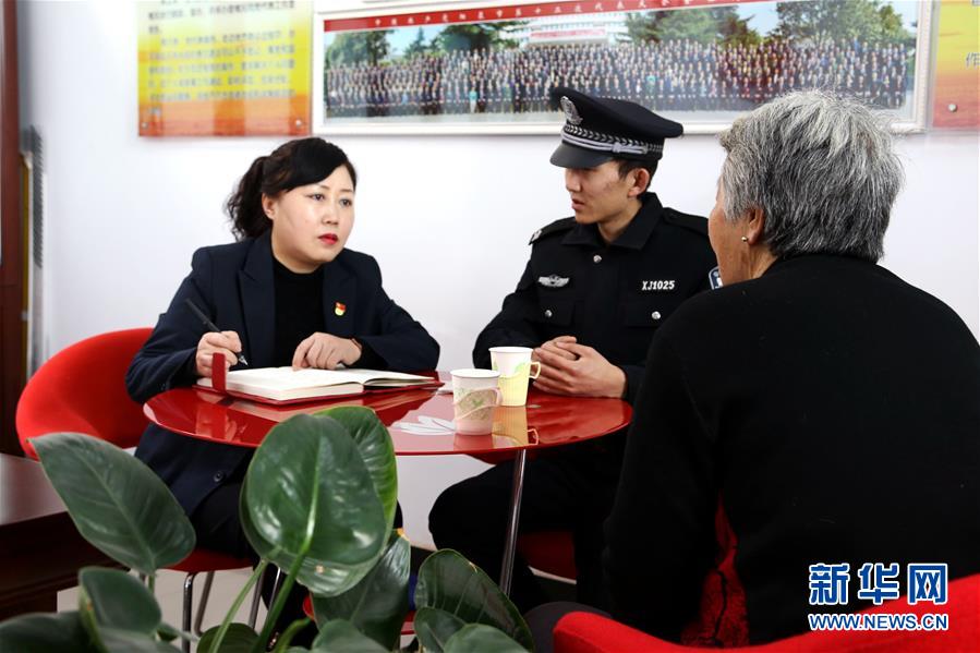 (愛(ài)國(guó)情 奮斗者·圖文互動(dòng))(4)任紅梅:陽(yáng)泉段南溝社區(qū)居民的“貼心人”