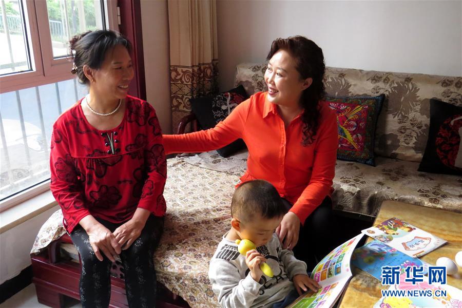 (愛(ài)國(guó)情 奮斗者·圖文互動(dòng))(6)任紅梅:陽(yáng)泉段南溝社區(qū)居民的“貼心人”