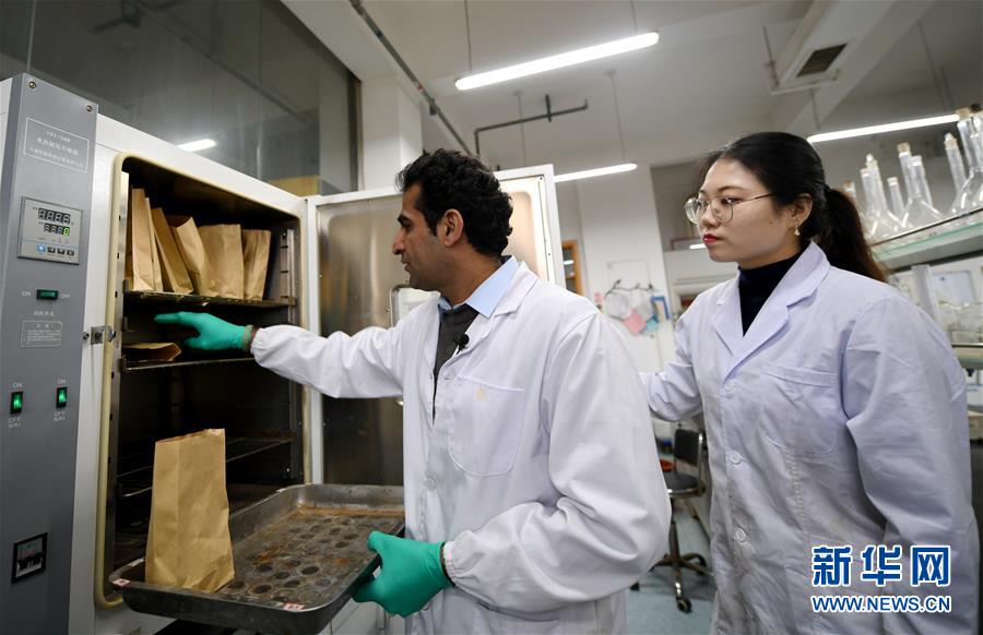 （在習(xí)近平新時(shí)代中國(guó)特色社會(huì)主義思想指引下&mdash;&mdash;新時(shí)代新作為新篇章&middot;總書記關(guān)切開放事&middot;圖文互動(dòng)）（2）來(lái)中國(guó)&ldquo;學(xué)種地&rdquo;的&ldquo;洋學(xué)生&rdquo;