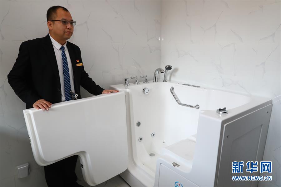 (四中全會精神在基層·圖文互動)(3)棚改區(qū)的民生新事:給回遷居民補上康養(yǎng)服務短板