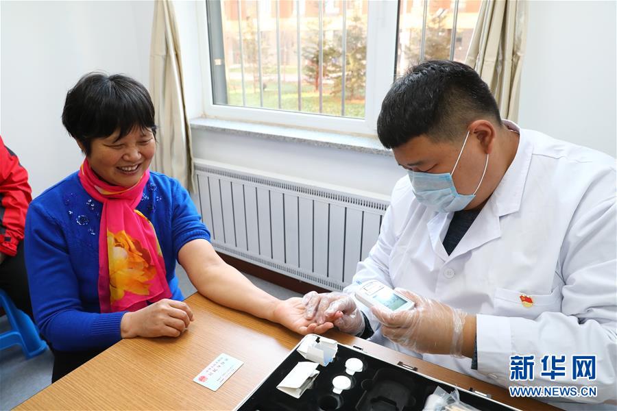 (四中全會精神在基層·圖文互動)(5)棚改區(qū)的民生新事:給回遷居民補上康養(yǎng)服務短板